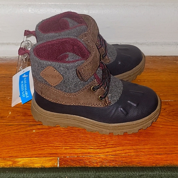 NEW. Carter's Duck Boot. Toddler size 9. - Picture 1 of 4